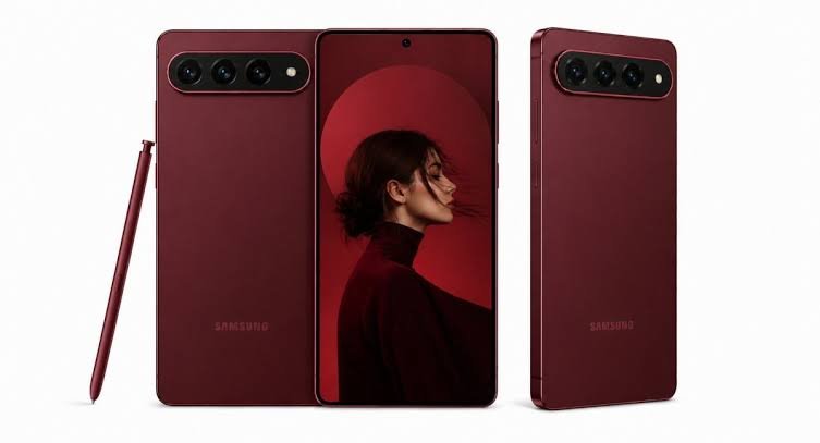 6.9-inch QHD+ Dynamic AMOLED 2X Display